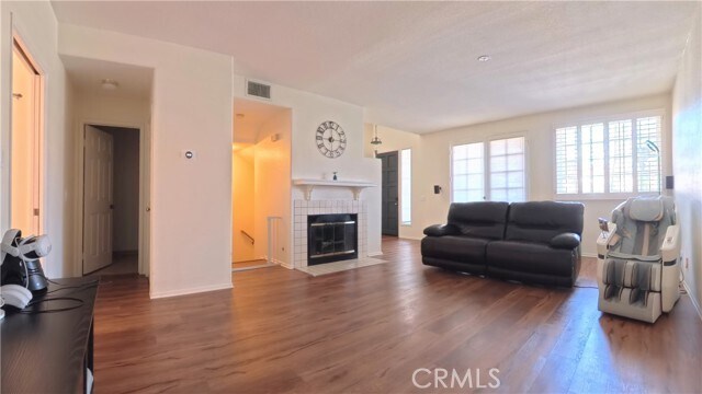 Building Photo - 415 E Bougainvillea Ln