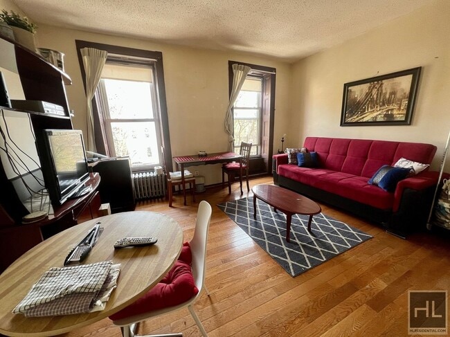 Building Photo - 299 Hart St