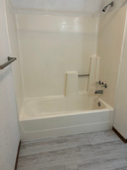 Building Photo - 4022 Garden Ct