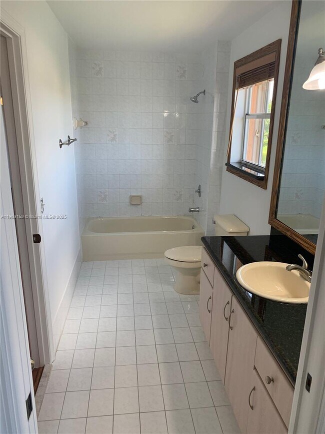 Building Photo - 985 NW 132nd Ct