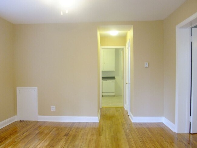 Building Photo - 8405 Greenwood Ave