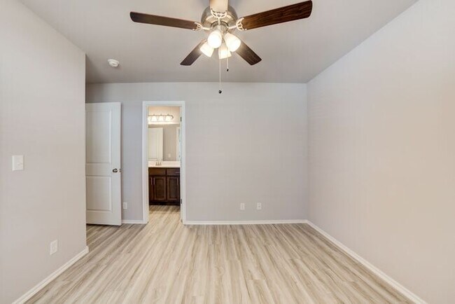Building Photo - 4/2.5/2 New Construction Available Now!
