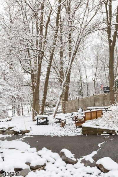 Building Photo - 377 Lakeside Rd