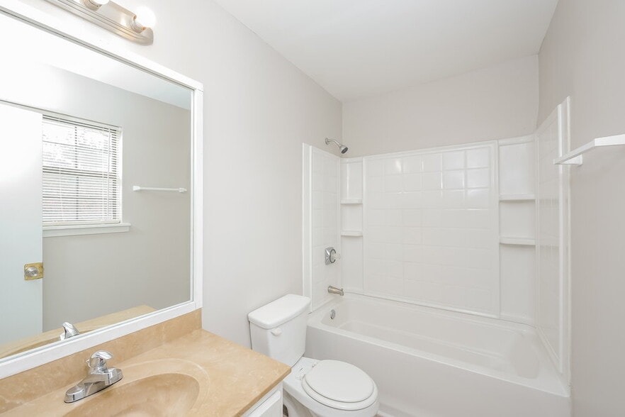 Building Photo - 2687 Del Ridge Dr