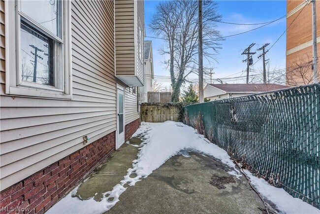 Building Photo - 1239 W 115th St