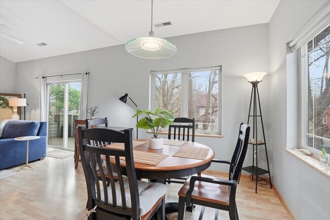 Building Photo - 1140 E Dayton St