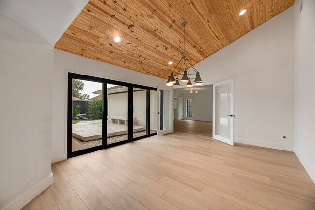 Building Photo - 2605 Glenhaven Dr