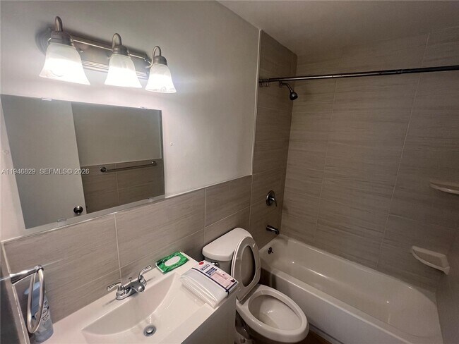 Building Photo - 5010 SW 26th Ave