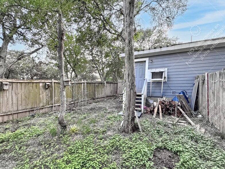 Building Photo - 1108 W McCarty Ln