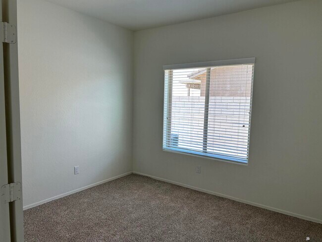 Building Photo - 4364 S Sunflower Dr