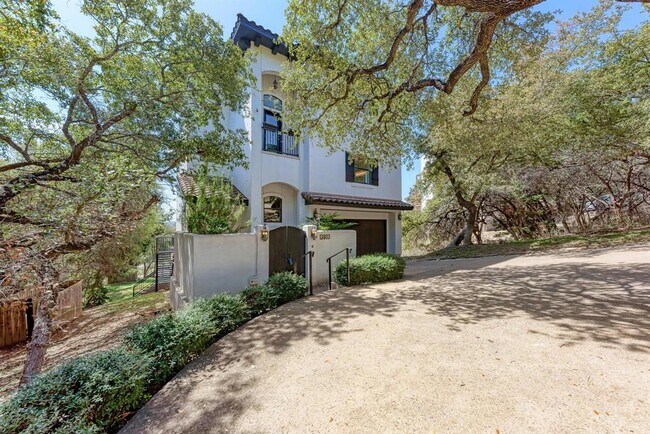 Building Photo - 13803 Lakeview Dr