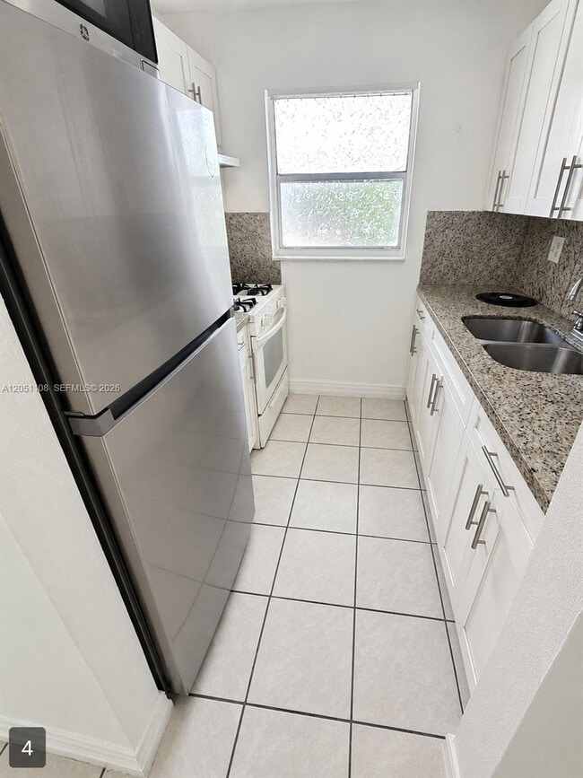 Building Photo - 1655 W 44th Pl