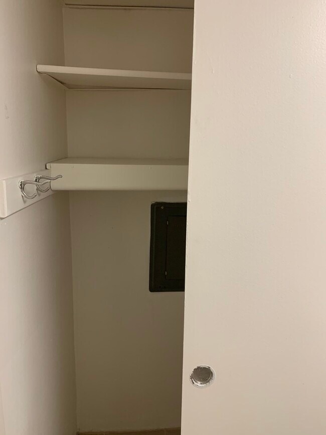 Building Photo - 300 N State St