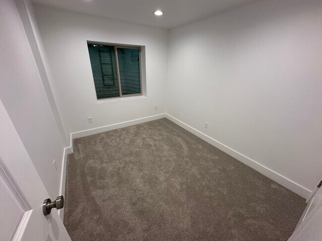 Building Photo - Wyatt Earp Ave - Single Family HOme