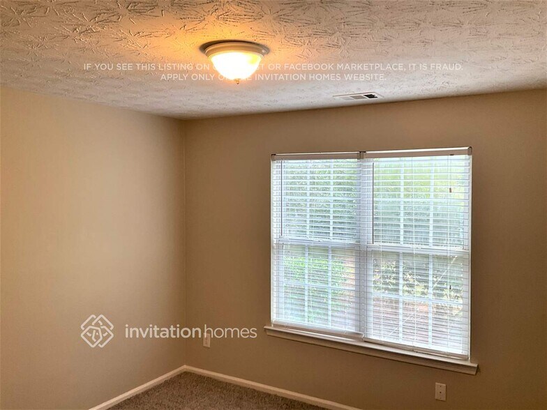 Building Photo - 1418 Fall River Dr