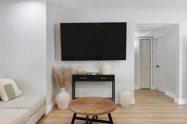 Building Photo - 5840 Dartmouth Ave N