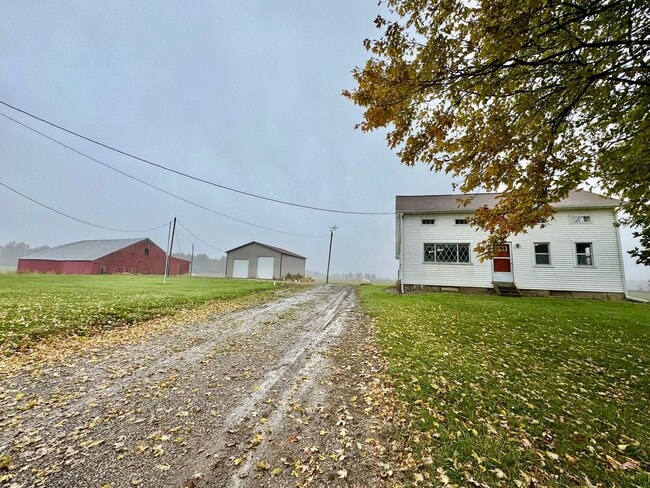 Primary Photo - Farm house in Mapleton Schools!
