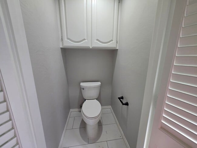 Building Photo - Stunning 4-bd 2.5 bath