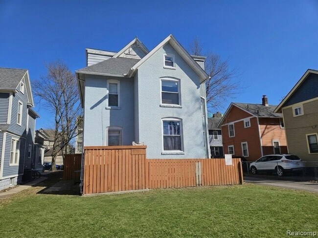 Building Photo - 921 Mary St