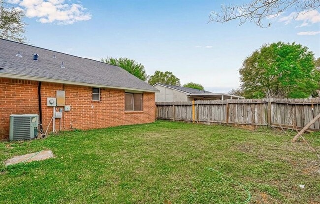 Building Photo - 16910 Cairngale St