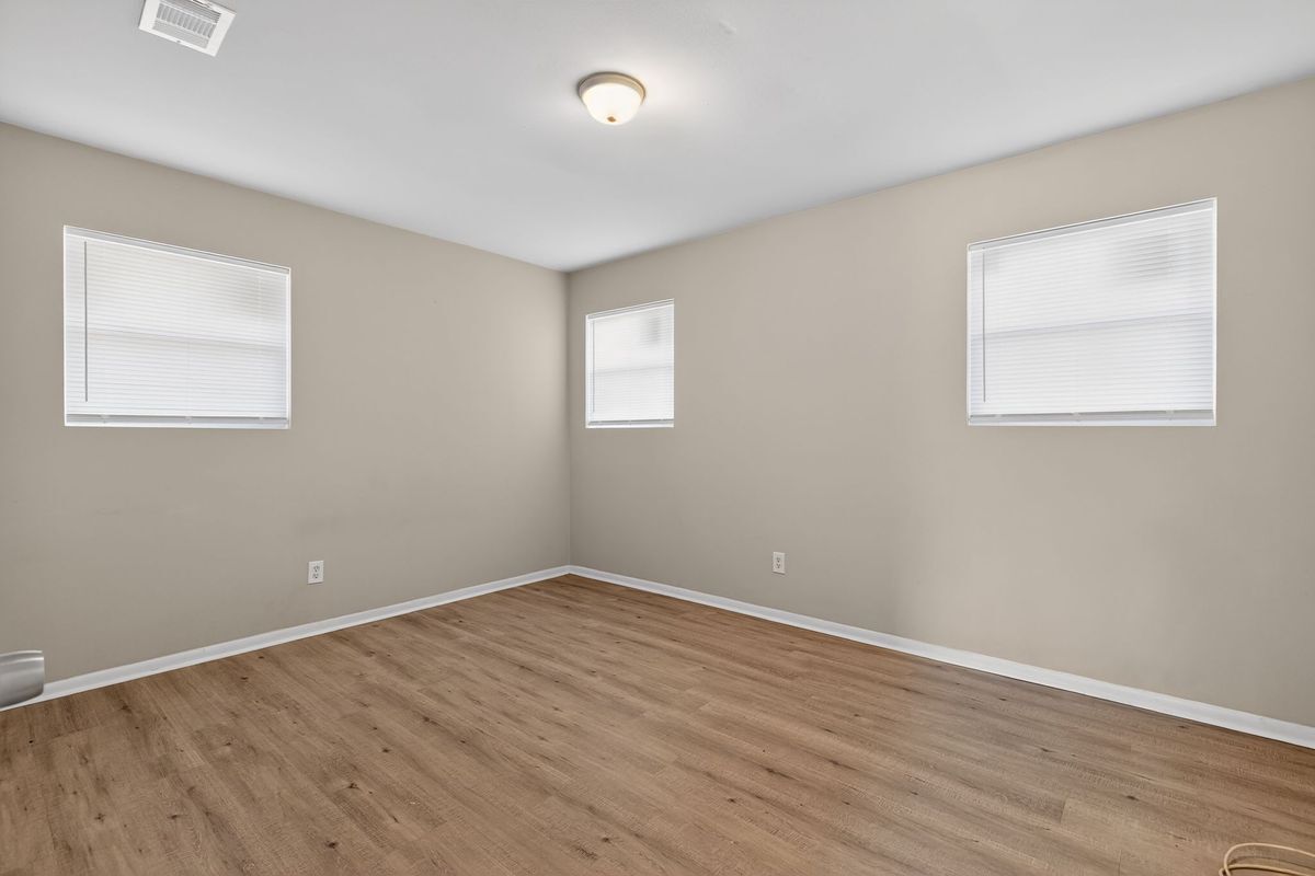 Building Photo - 7 Roper Dr