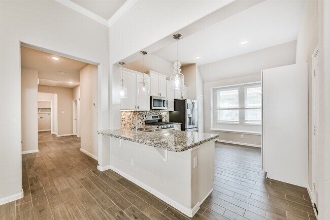Building Photo - 6330 Lemon Balm Ln
