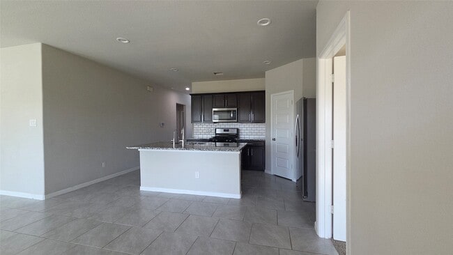 Building Photo - 5611 Pleasant Falls Dr