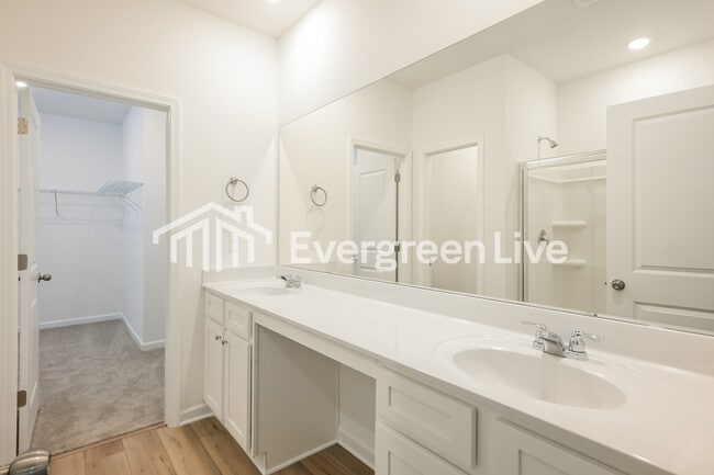 Building Photo - 2476 Lennox Rd SE