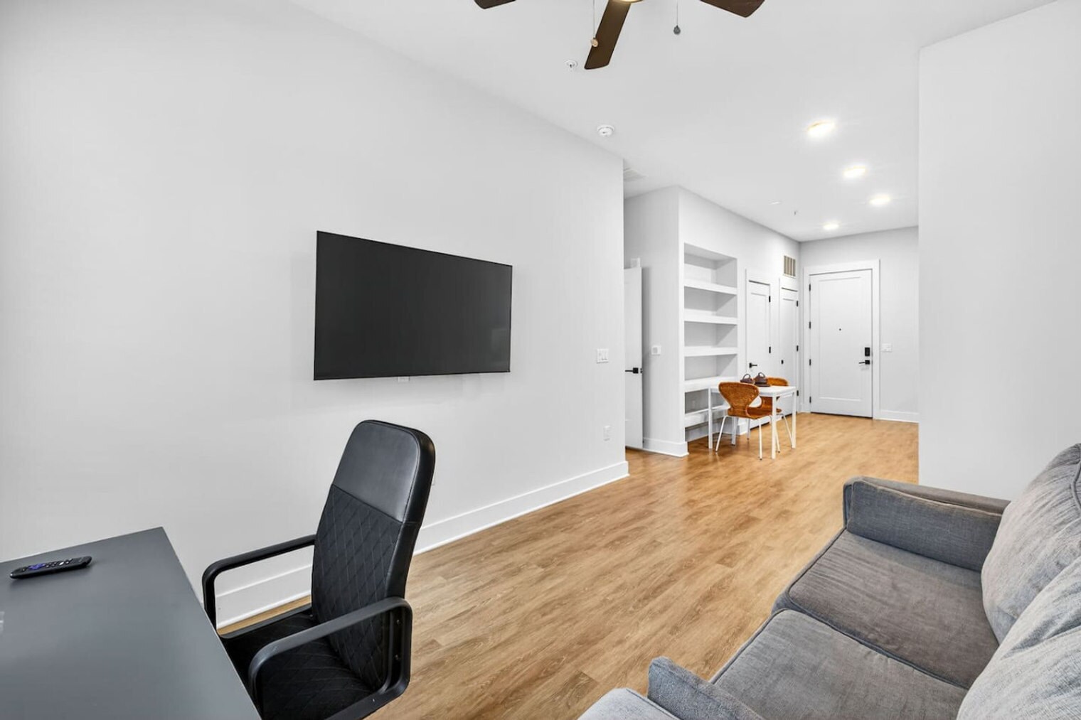 Building Photo - 1001 N Himes Ave