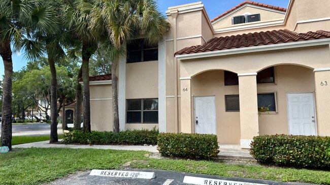 Primary Photo - 501 Racquet Club Rd