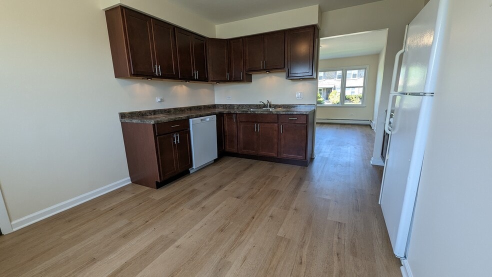 Building Photo - 14475 Jefferson Ave