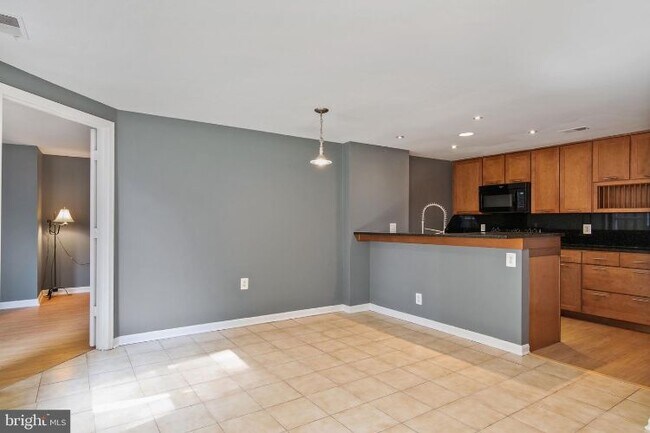 Building Photo - 4463 Pembrook Village Dr