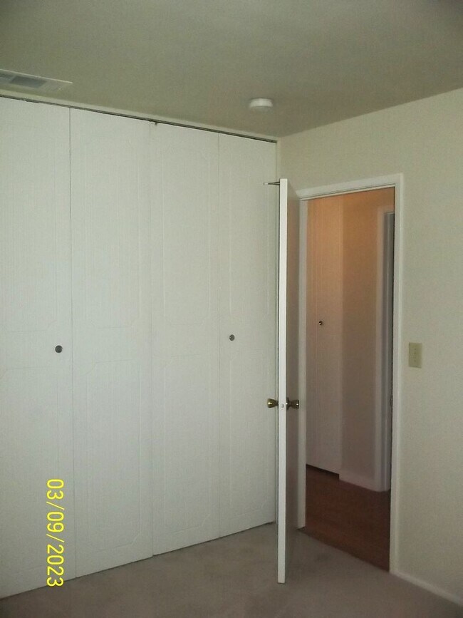 Building Photo - Three bedroom home in Fair Oaks