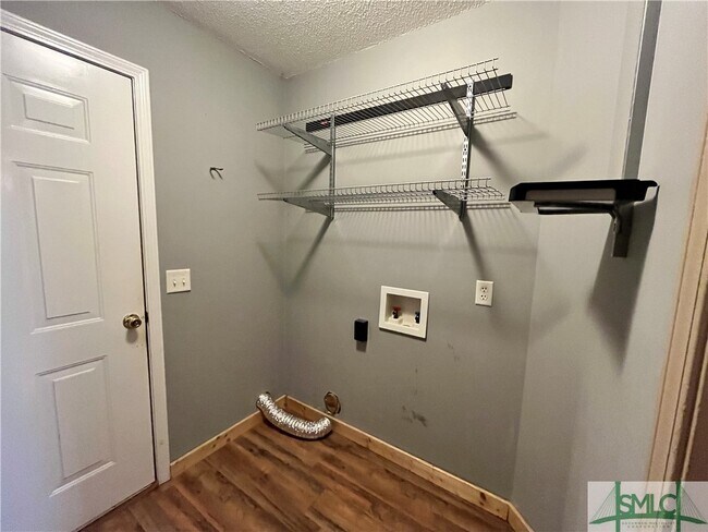 Building Photo - 233 Wild Rose Dr