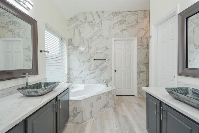 Building Photo - 1410 Hidden Terrace Dr