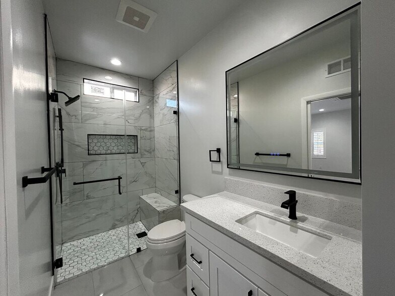 Building Photo - 3838 Balmont St