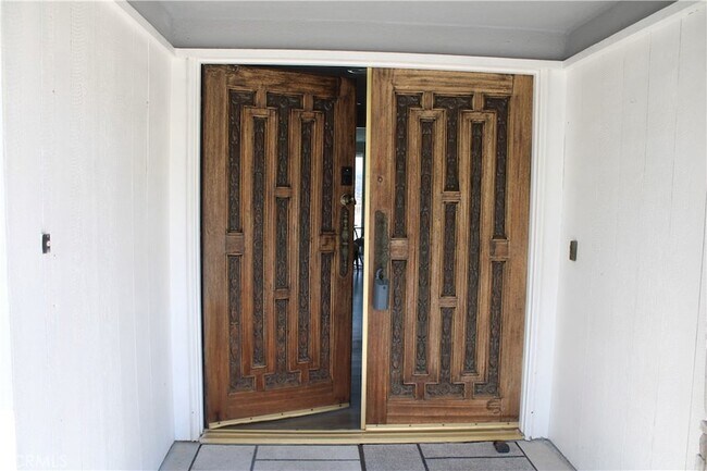 Building Photo - 761 W Country Hills Dr