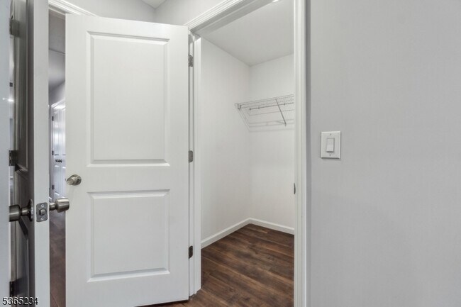 Building Photo - 889 S 17th St