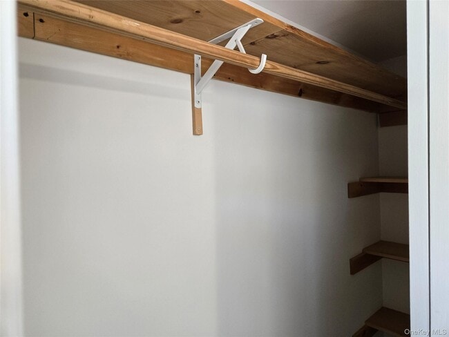 Building Photo - 4 Private Rd