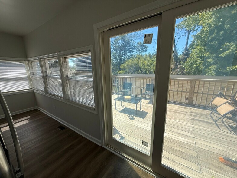 Building Photo - 1 Maple Ave