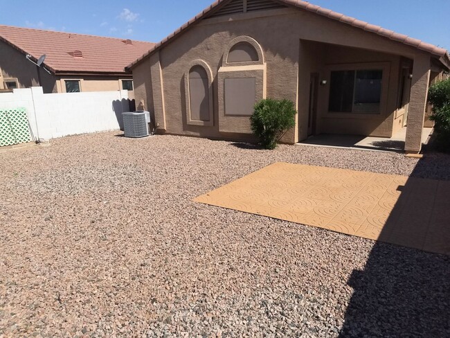 Building Photo - Beautiful Maricopa 3 Bedroom 2 Bath Home