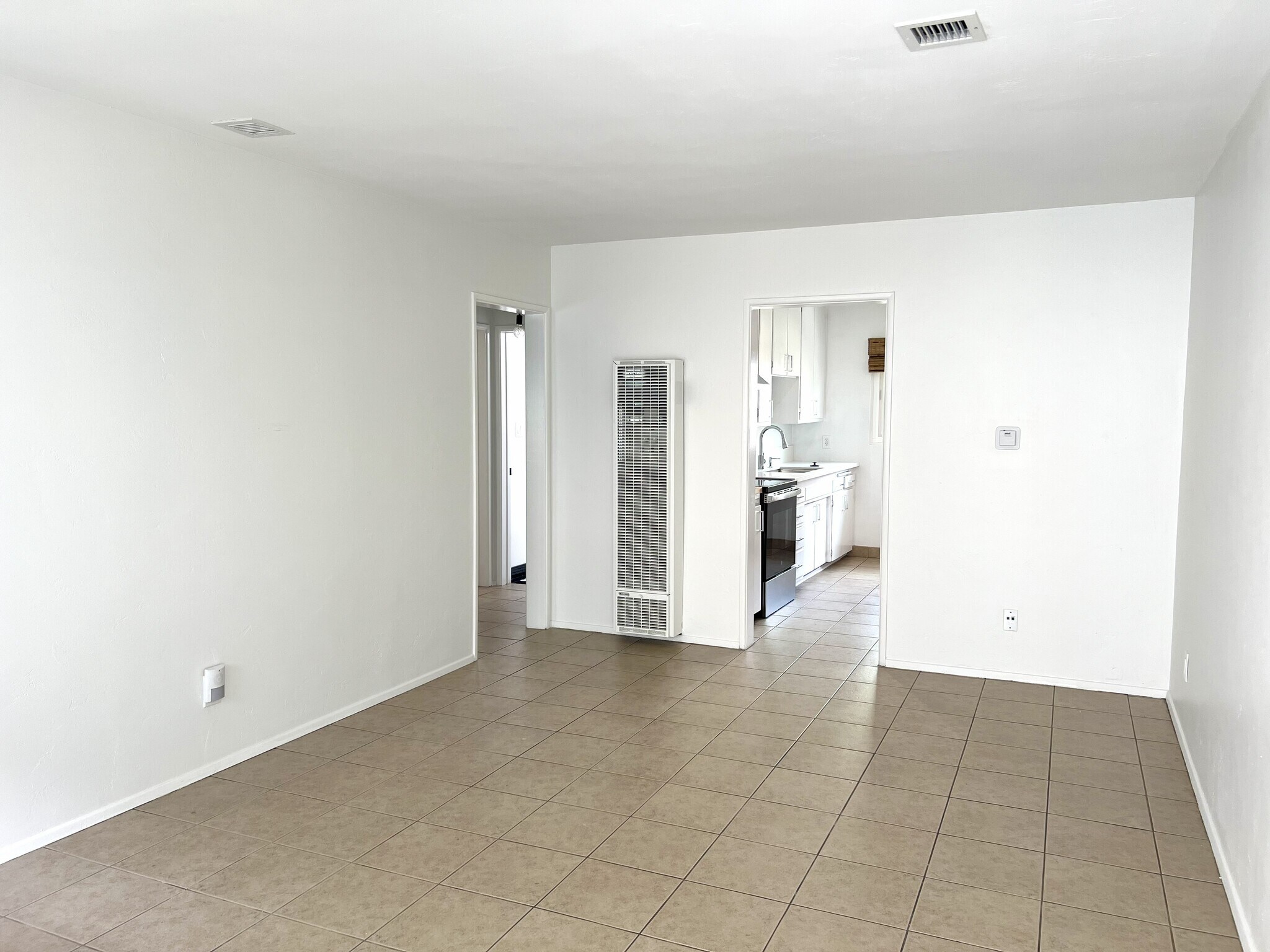 Building Photo - 4463 Mentone St