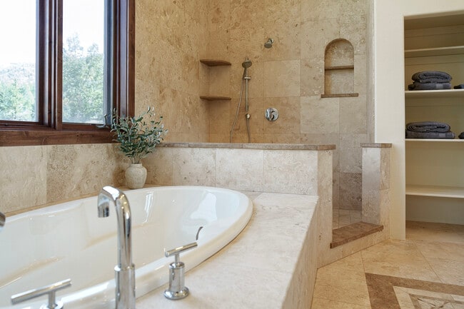 Building Photo - 35021 US-6