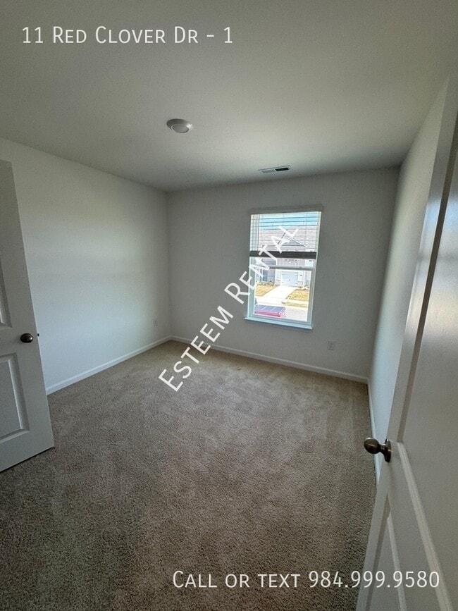 Building Photo - 11 Red Clover Dr