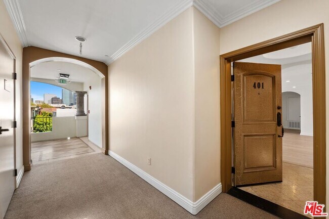 Building Photo - 1821 Fairburn Ave