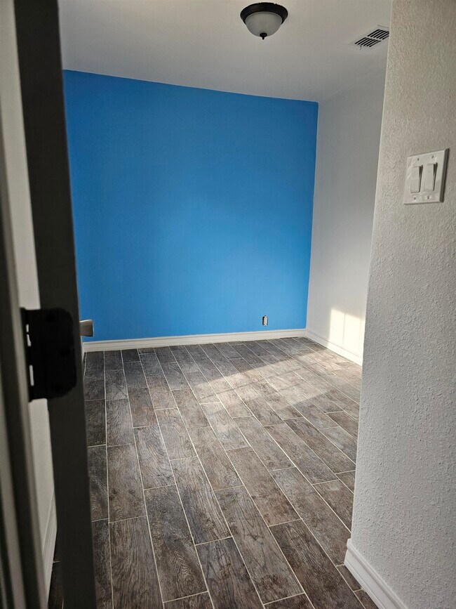 Building Photo - 4933 Franzetta St