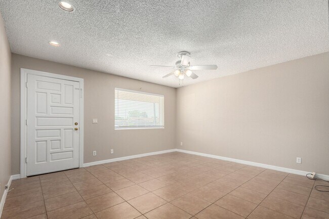 Building Photo - 3-Bedroom, 2-Bath Home with Spacious Backy...