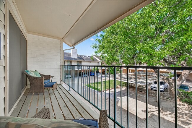 Building Photo - 2211 S Kirkwood Rd