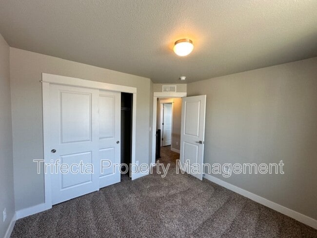 Building Photo - 5403 Vona Dr