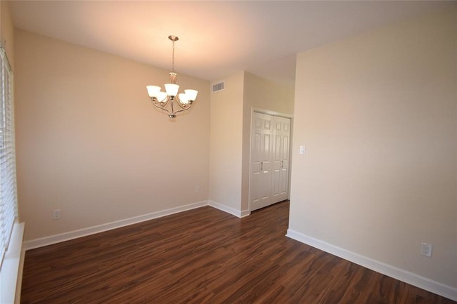 Building Photo - 15107 Kimberley Ct